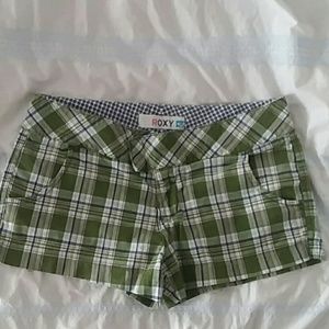 Size 9 green plaid Roxy shorts